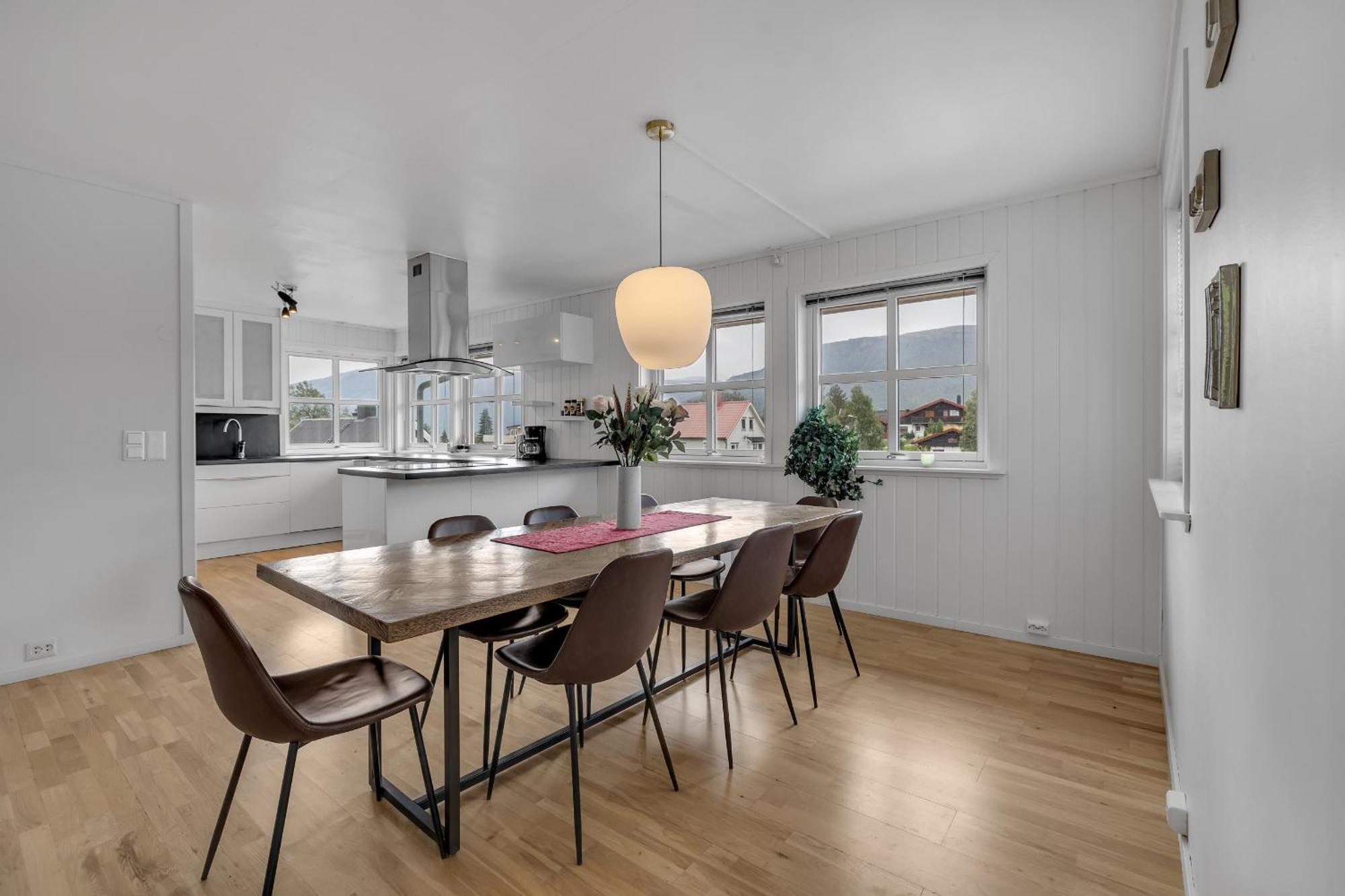 Central Large Modern House With A View Tromso Exterior photo